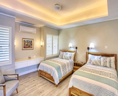 Luxury Villa Photo #11