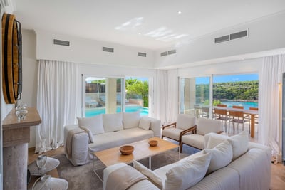 Luxury Villa Photo #11