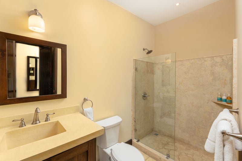 38 Avenida la Antigua