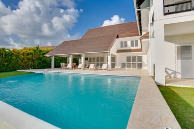 Luxury Villa Photo #3