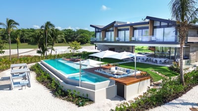 Luxury Villa Photo #2