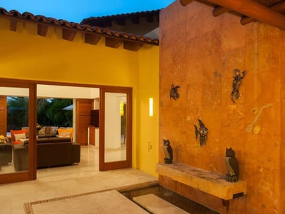 Luxury Villa Photo #9