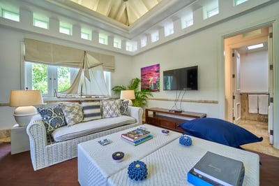 Luxury Villa Photo #18