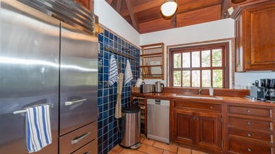 Kitchen & Dining Area