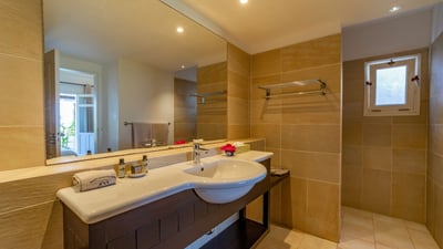 Luxury Villa Photo #18