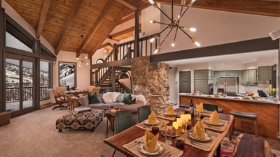 Glacier Lodge East - dining area