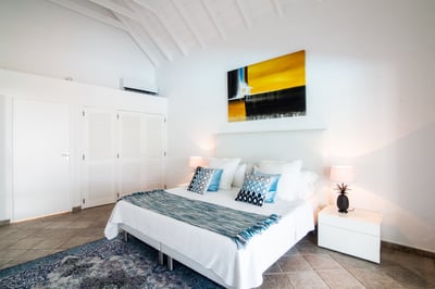 Luxury Villa Photo #26
