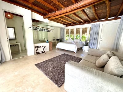 Luxury Villa Photo #29