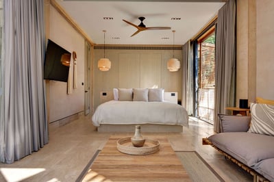 Luxury Villa Photo #35