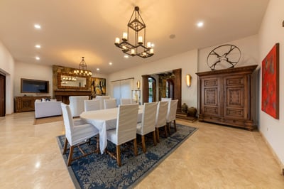 Luxury Villa Photo #32