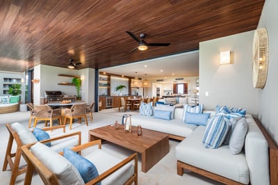 Luxury Villa Photo #12