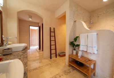 Luxury Villa Photo #48