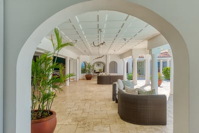 Luxury Villa Photo #17