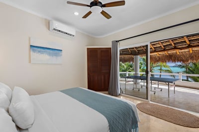 Luxury Villa Photo #35