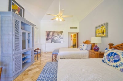 Luxury Villa Photo #24