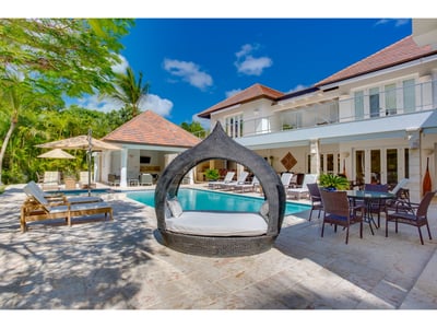 Luxury Villa Photo #3