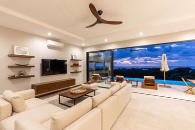 Luxury Villa Photo #16