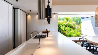 Kitchen & Dining Area