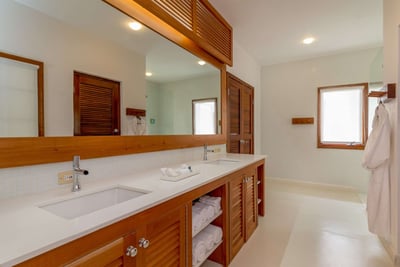 Luxury Villa Photo #11