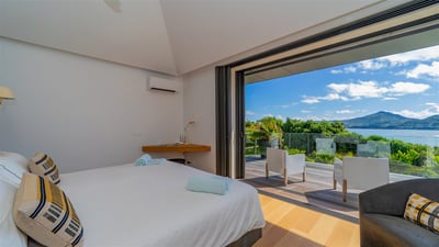 Luxury Villa Photo #37