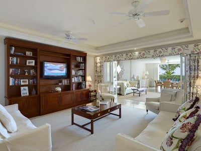 Luxury Villa Photo #3