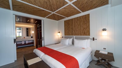 Bedroom 3: On the lower level. King size bed, air conditioning, HD-TV with Apple TV, Dish 