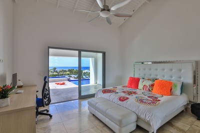 Luxury Villa Photo #35