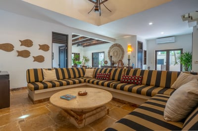 Luxury Villa Photo #36