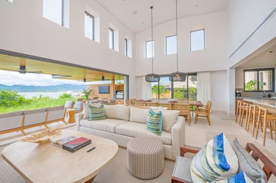 Luxury Villa Photo #16