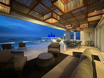 Luxury Villa Photo #15