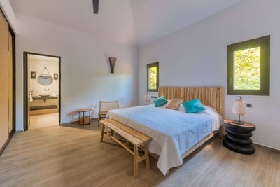 Luxury Villa Photo #17