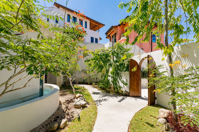 Luxury Villa Photo #22