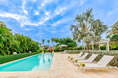 Luxury Villa Photo #4