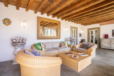 Luxury Villa Photo #15