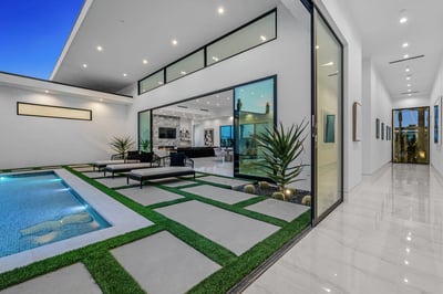 Luxury Villa Photo #9