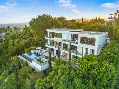 Luxury Villa Photo #3