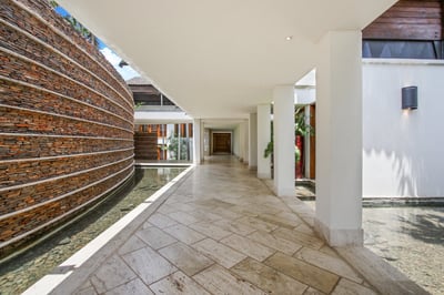 Luxury Villa Photo #16