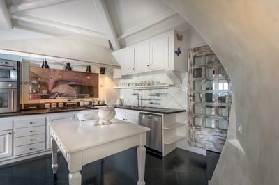 Luxury Villa Photo #12