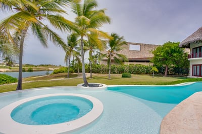 Luxury Villa Photo #11