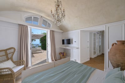 Luxury Villa Photo #46