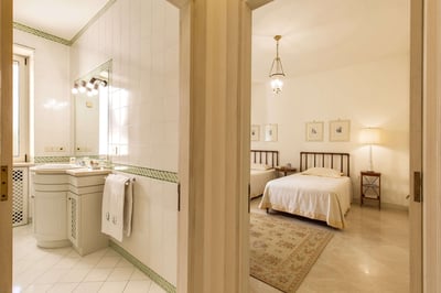 Luxury Villa Photo #39