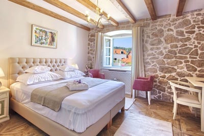 Luxury Villa Photo #23