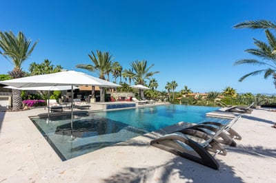 Luxury Villa Photo #4