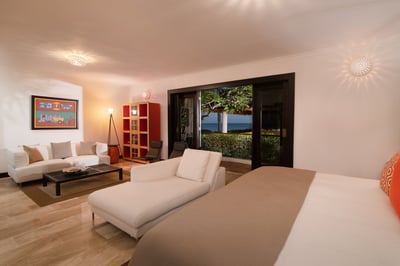 Luxury Villa Photo #22