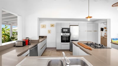 Kitchen & Dining Area