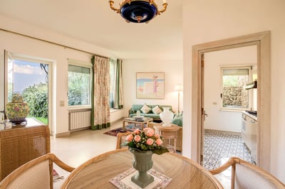Luxury Villa Photo #32