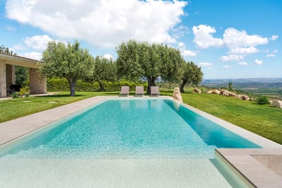 Luxury Villa Photo #11