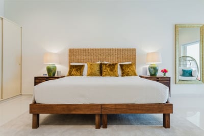 Luxury Villa Photo #31