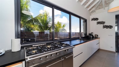 Kitchen & Dining Area