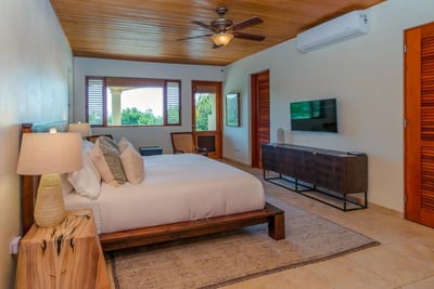 Luxury Villa Photo #17
